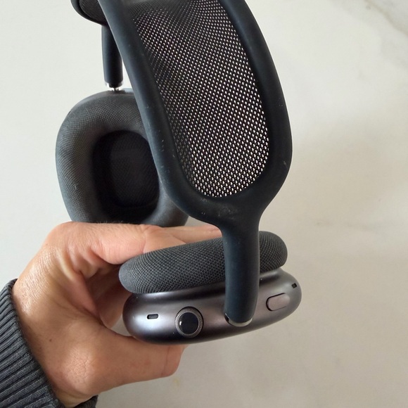 Apple AirPods Max Headphones - Picture 6 of 7